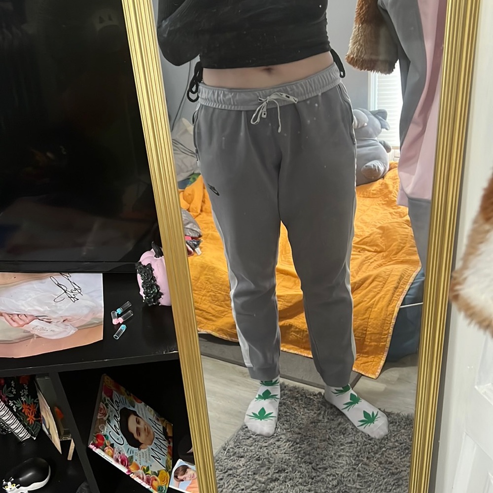 Men’s size XL Nike Hybrid Fleece gray joggers with white stripe